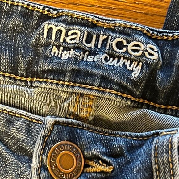 Maurices high rise curvy jeans size 6/28 - Picture 2 of 5